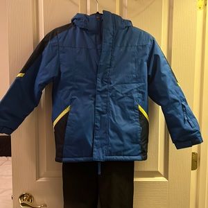 Ski coat and snow pants from Mountain Warehouse. Only worn 5 times 9/10